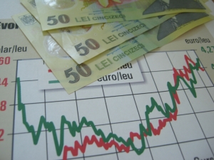 Euro a fost cotat la 4,5978 lei, sub referinţa de ieri